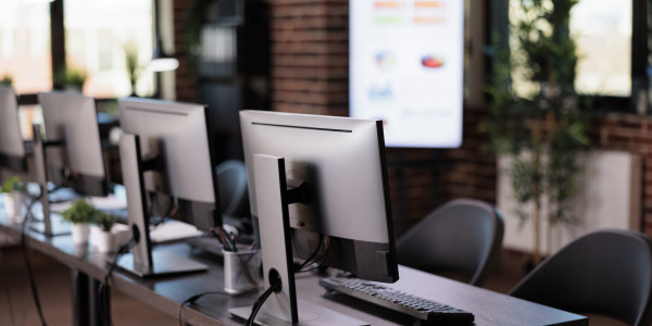 Proyectos de ICT Oficinas / Locales Comerciales  Igualada · Diseño e implementación de redes cableadas e inalámbricas